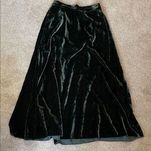 Natacha of Paris Velvet dark green Skirt. Small